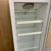 Expositor Vertical Porta de Vidro 406 Litros Metalfrio VB40RL Branco 110v Usado